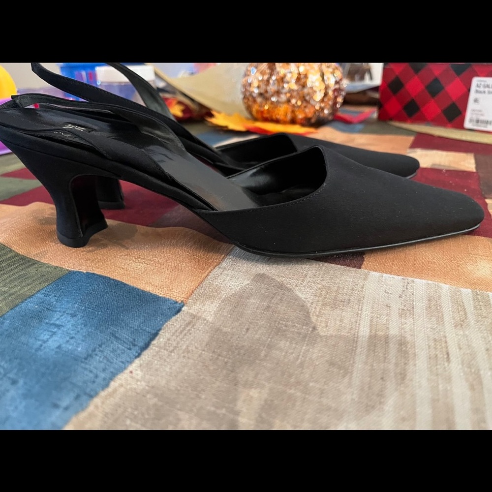 New Anne Klein heels size 9